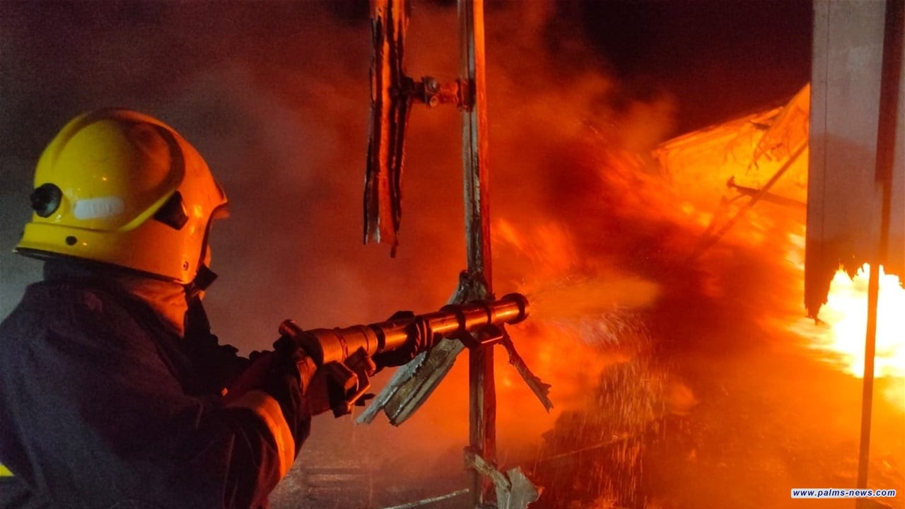 الدفاع المدني يطفئ "تريلة مشتعلة" في واسط